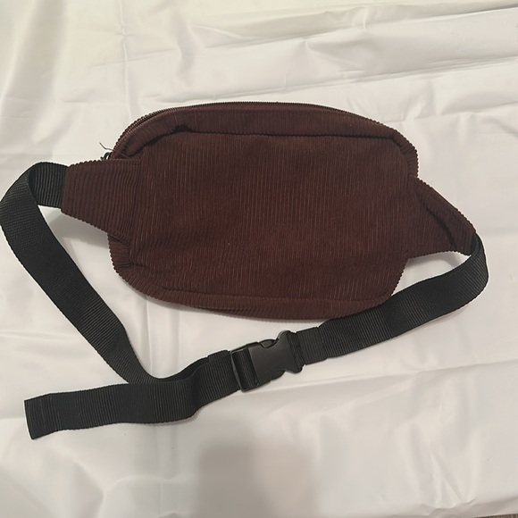 👜✨ Justin Bieber x Tim Hortons Fanny Pack ✨👜 - Picture 6 of 8